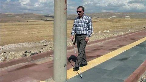 Direkler arasına 'engelli yolu' döşediler