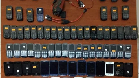 Seyyar tezgahta kaçak cep telefonu satana yasal işlem başlatıldı