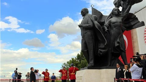 TBMM’deki Atatürk Anıtı'nda tören düzenlendi