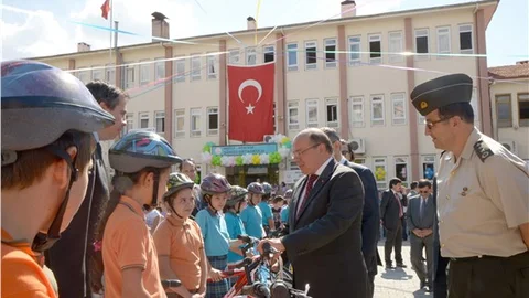 Muğla'da öğrencilere bisiklet dağıtıldı