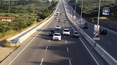 Dalgın sürücü Bursa-Mudanya yolunda zor anlar yaşattı