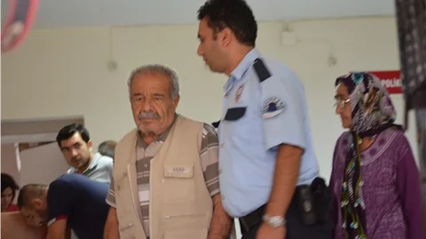 82 yaşındaki kocasının kendisini dövdüğünü iddia edip şikayetci oldu