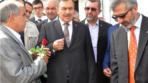 Bakan Eroğlu, memleketi Afyon’da oy istedi