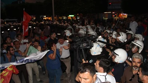 Biber gazından etkilenen HDP'li vekil polis şefiyle tartıştı