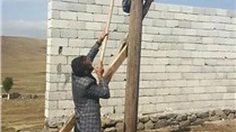 Vatandaşın aldığı kürekli güvenlik önlemi, görenleri güldürdü