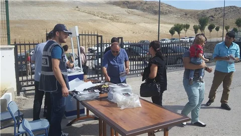 TEM, öğrencileri ve velileri 'teröre karşı' broşür dağıtarak uyardı