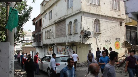 Sokağa çıkma yasağı sona eren Silvan, savaştan çıkmış gibi