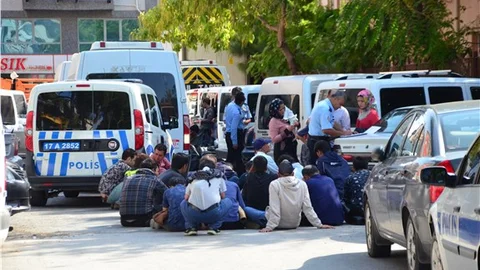 Çanakkale Boğazı'nda 109 kaçak göçmen yakalandı