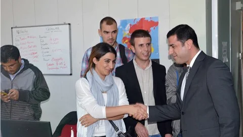 Selahattin Demirtaş Gazeteciler sınıflandırılarak hedef gösterildi