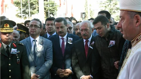 Kılıçdaroğlu, şehit Uzman Çavuş Ufku Demirel'in cenazesine katıldı