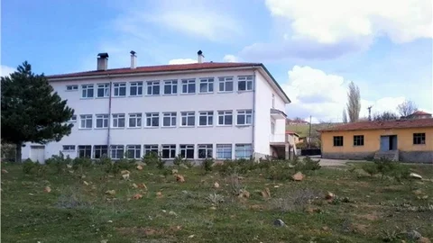 Kırşehir'de kapalı okula öğretmen ataması yapıldı