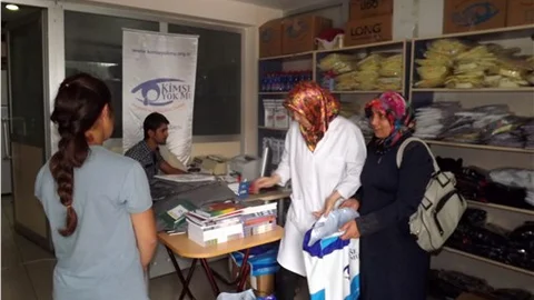 Kimse Yok Mu Kocaeli Şubesi'nden 300 öğrenciye kırtasiye yardımı