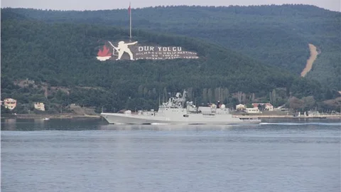 Çanakkale Boğazı'ndan Hindistan savaş gemisi geçti