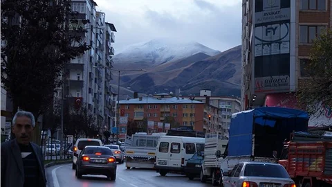 Palandöken'e kar yağdı