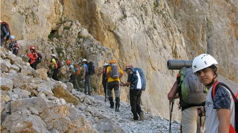 Liseli öğrenciler, Aladağlar'a tırmandı