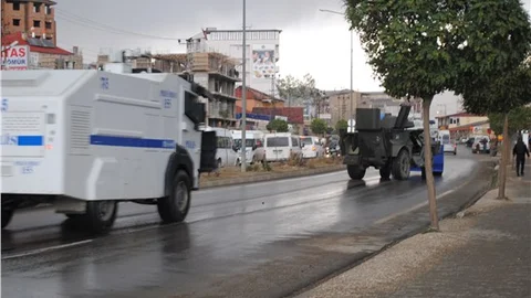 Eski zırhlı araç, seyir halindeyken alev aldı