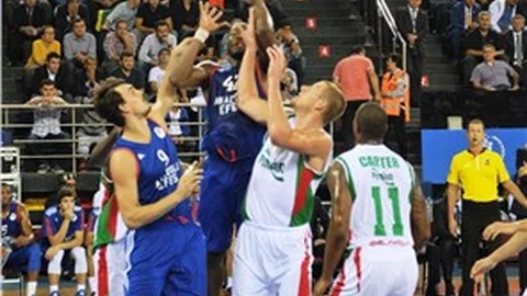 Pınar Karşıyaka taraftarı son saniye basketi sonrası isyan etti