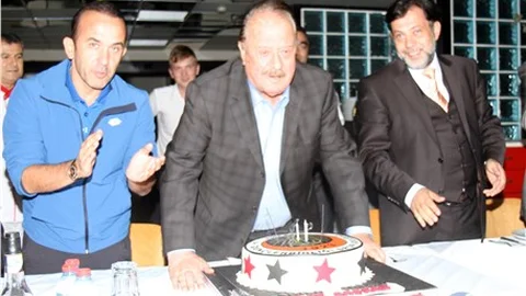 Cavcav, 80. yaş gününde futbolculardan Galatasaray galibiyeti istedi