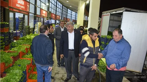 Hal esnafı, işlerin yüzde 75 oranında düşmesi ve kiradan dertli
