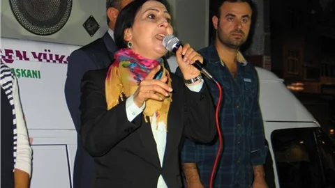 Figen Yüksekdağ 400 vekil alamadıkları için yüzlerce gencimizin canını aldılar