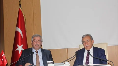 Başbakan Başdanışmanı Yetiş Türkiye krizin her aşamasını aynı anda yaşıyor