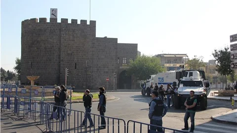 Sur ve Yenişehir ilçelerinde giriş yasak, çıkış serbest
