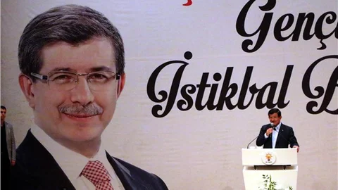 Başbakan Davutoğlu'ndan gençlere Dünür başınız ben olacağım