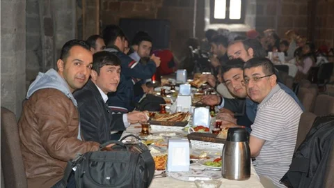 Aktif Eğitim-Sen Bitlis Şubesi üyeleri kahvaltıda buluştu