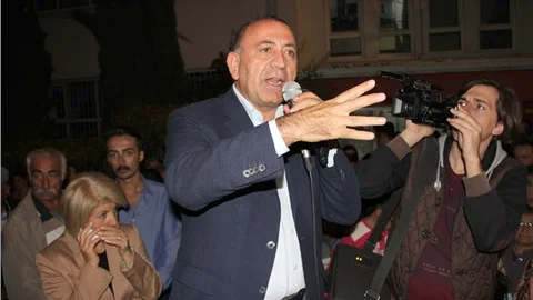 Gürsel Tekin İktidar ülkeyi yönetemez durumda