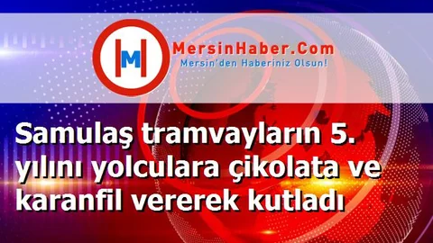 Samulaş tramvayların 5. yılını yolculara çikolata ve karanfil vererek kutladı