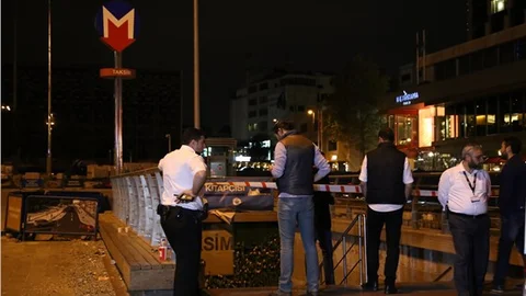 Taksim Metrosu'nda şüpheli paket paniği