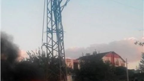 Elektrik trafo panosu alev alev yandi