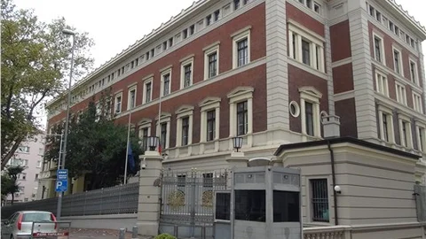 Almanya Konsolosluğu bayrağını yarıya indirdi