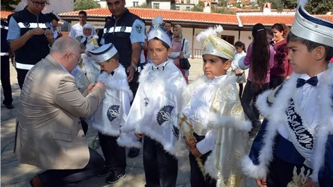 Toplu sünnet şöleni yapıldı