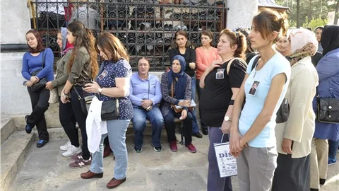 Öğretmen Akalın’ın cenaze töreninde Erdoğan’a tepki