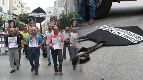 Mersin'de Polis İzin Vermeyince Siyah Çelengi Yola Bıraktılar