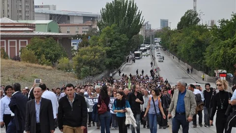 Başkent’te tepki yürüyüşü sırasında patlatılan şüpheli paket panik yaşattı