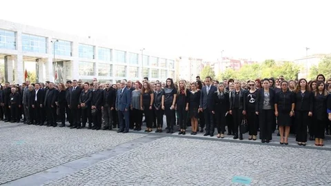 Nilüfer’de terör kurbanlarına siyah kurdeleli anma