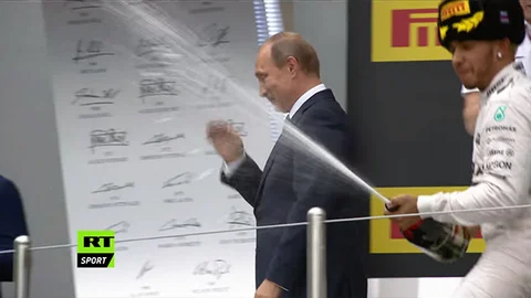 Rusya Grand Prix'sinin galibi Hamilton Putin'i ıslattı