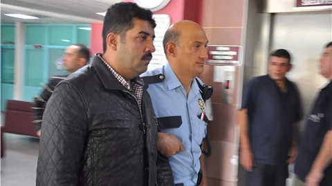 İşten atılan taşeron işçisi hastanenin çatısına çıktı