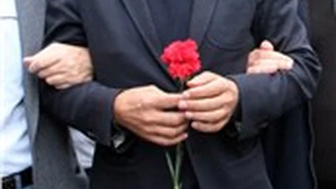 CHP’li Sarıbal’dan Başbakan Davutoğlu hakkında suç duyurusu