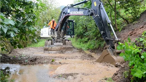 Sağanak yağış, Akçaabat’ta heyelana neden oldu