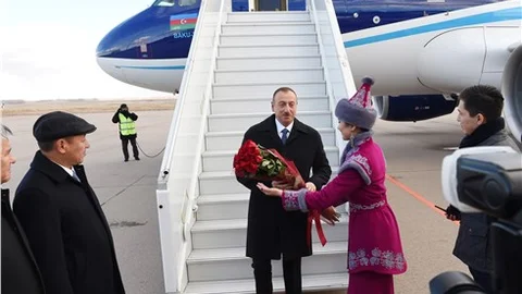 Cumhurbaşkanı Aliyev, Kazakistan'a gitti