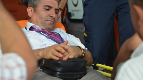 Uzaklaştırılan öğrenci, okul müdürünü bıçakladı