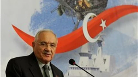 Vecdi Gönül Araba yapamayan Türkiye 'tank' yapabiliyor