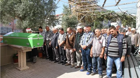 Hastane inşaatındaki göçükte hayatını kaybeden iki işçi toprağa verildi