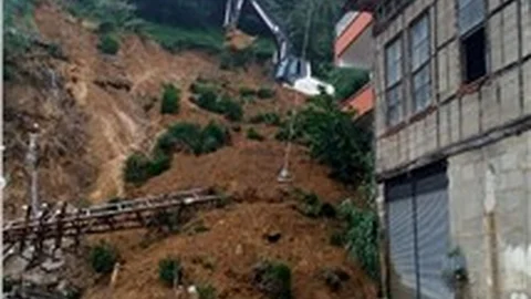 Etkili yağmur Trabzon'da heyelana neden oldu