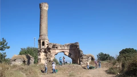 Tire'deki Molla Arap Külliyesi’nde kazı ve temizlik çalışmalarına başlandı