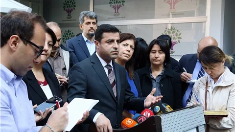 Demirtaş Yayın yasağı AKP -IŞİD iş birliğini saklama kaygısı ve girişimidir
