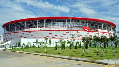 Antalya Arena’nın çimleri solaryumla büyüyor